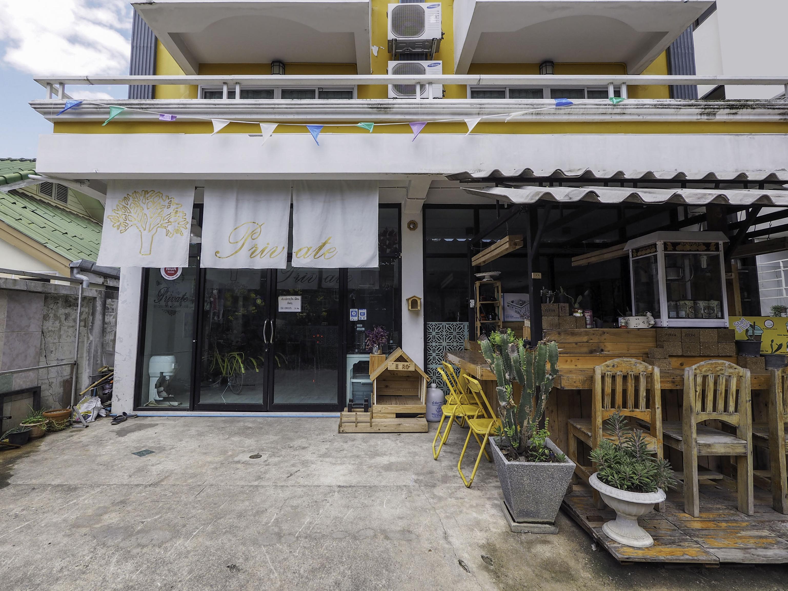 Oyo 983 The Private Hotel Chiang Mai Esterno foto