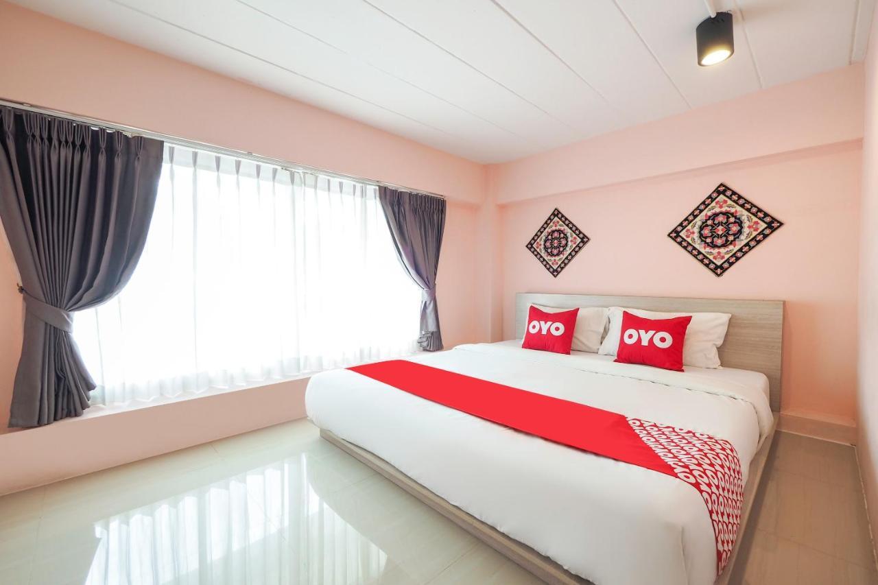 Oyo 983 The Private Hotel Chiang Mai Esterno foto