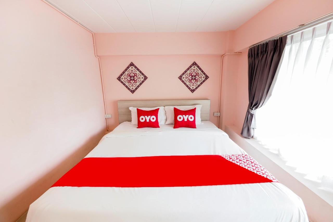 Oyo 983 The Private Hotel Chiang Mai Esterno foto