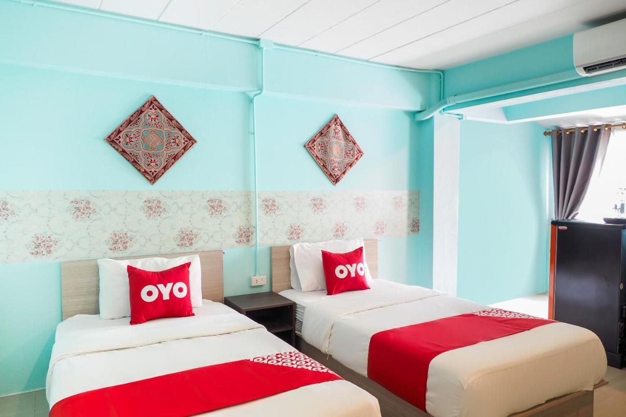 Oyo 983 The Private Hotel Chiang Mai Esterno foto