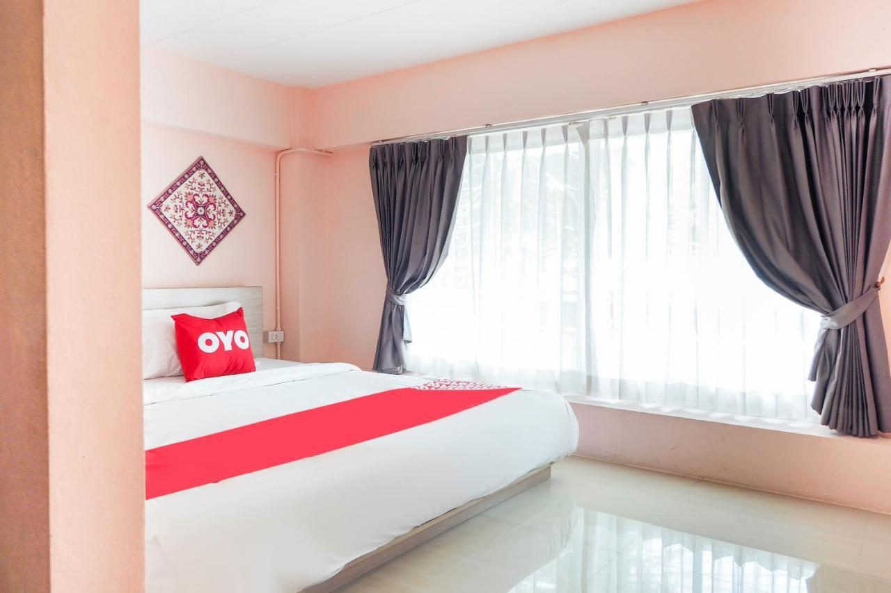 Oyo 983 The Private Hotel Chiang Mai Esterno foto