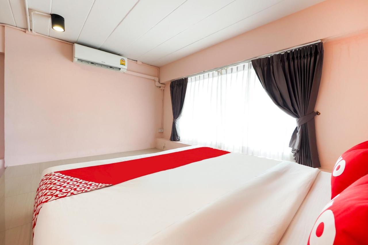 Oyo 983 The Private Hotel Chiang Mai Esterno foto